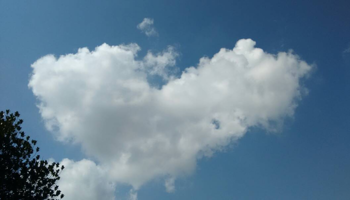nuage forme de coeur