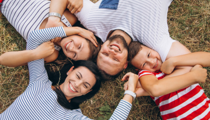 parents enfants heureux