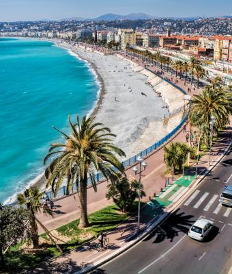 vue panoramique sur la promenade des anglais à Nice