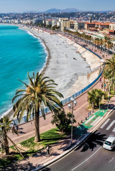 vue panoramique sur la promenade des anglais à Nice